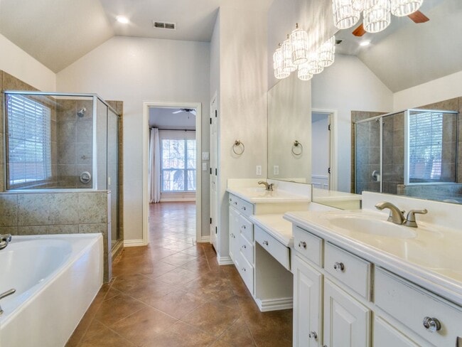 Building Photo - Incredible 4-bedroom, 3-bath Home with sparkling Pool on a gorgeous lot in highly sought-after Al...