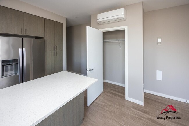 Building Photo - 110 N Blandena St