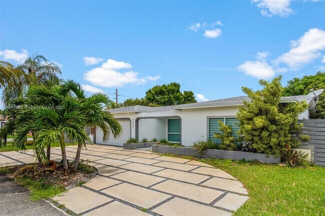 Building Photo - 9021 NW 7th Ct