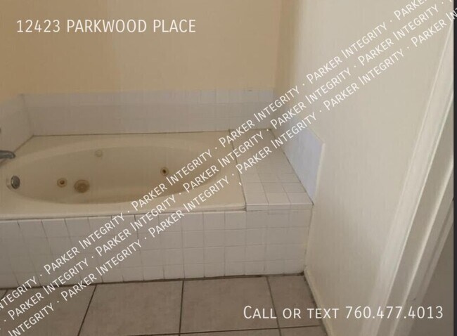 Building Photo - 12423 Parkwood Pl