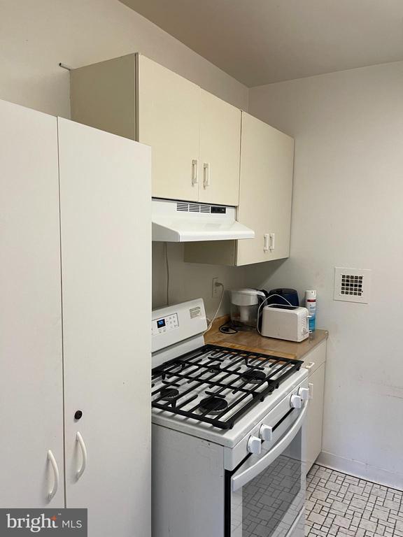 Building Photo - 940 25th St NW