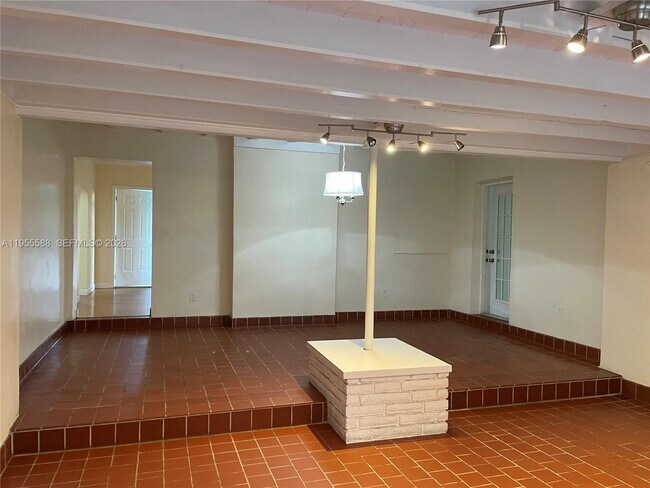 Building Photo - 535 NW 121st St