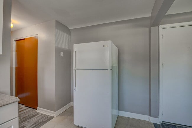 Building Photo - 7598 Boleyn Dr