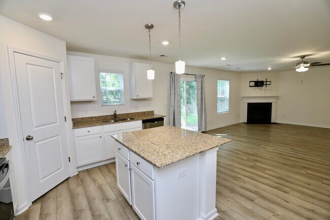 Building Photo - 1718 Canopy Dr