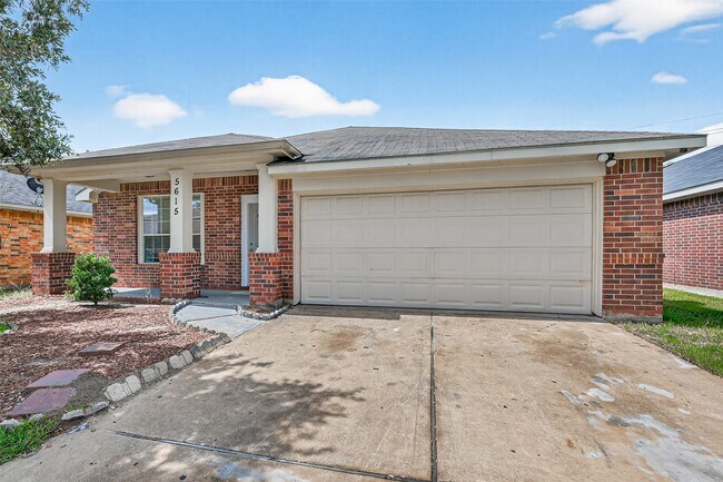 Building Photo - 5615 Brookhollow Oaks Trail