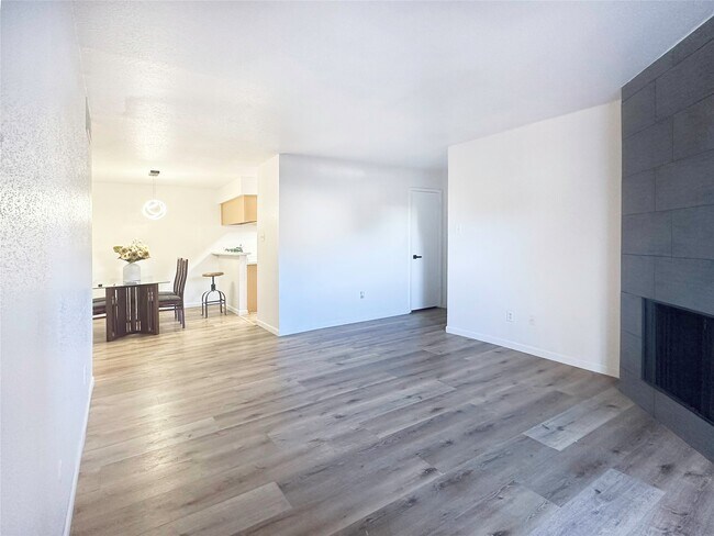 Building Photo - 9350 Country Creek St