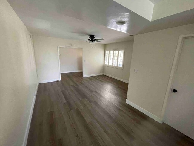 Building Photo - BEAUTIFUL FOUR BEDROOM TWO AND A HALF BATH HOME!