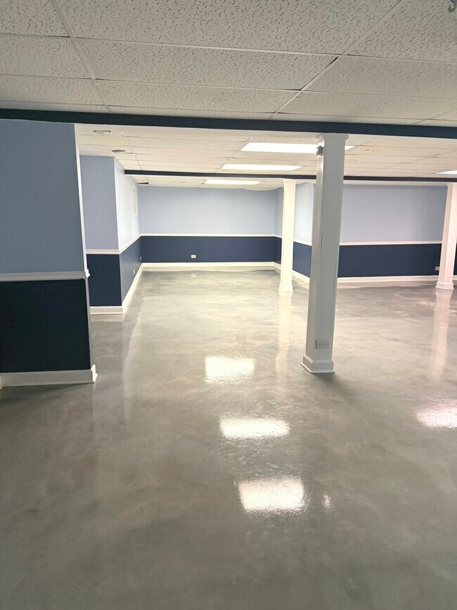 Building Photo - 17312 Valley View Dr