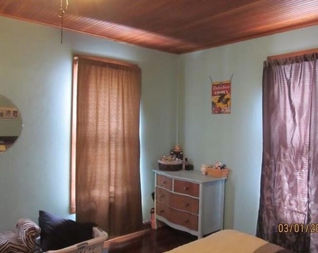 Building Photo - 4 bedroom house