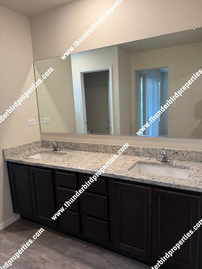 Building Photo - 1523 Borrego Dr SE