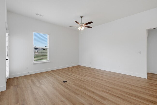 Building Photo - 5109 Vista Ave