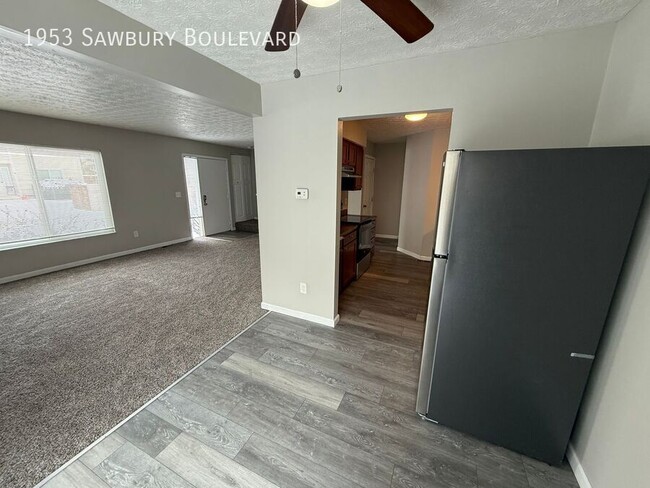 Building Photo - Recently Updated Beautiful Town Home in Wo...