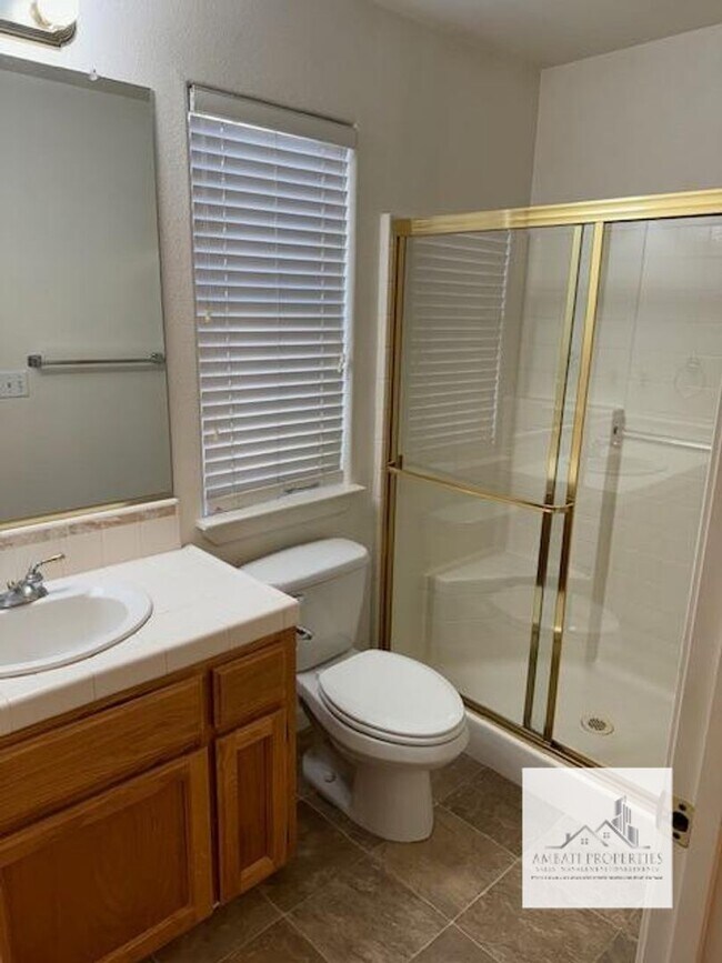 Building Photo - 3 Bedroom 2 bath in One of Fresno most desirable areas