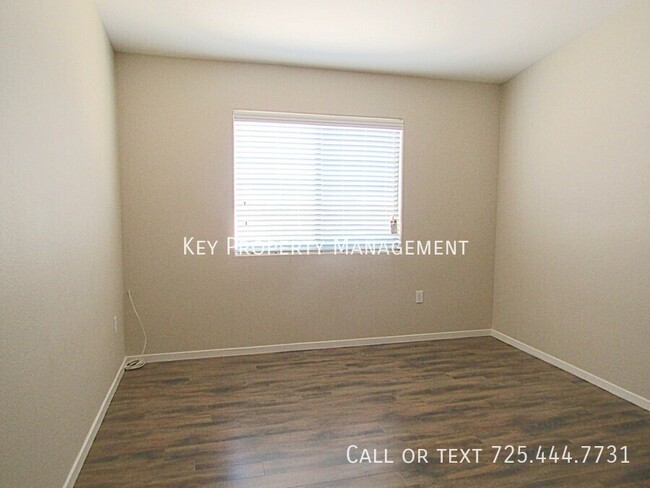 Building Photo - 3 BEDROOM 2.5 BATH TOWN HOME NEAR LAKE MEA...