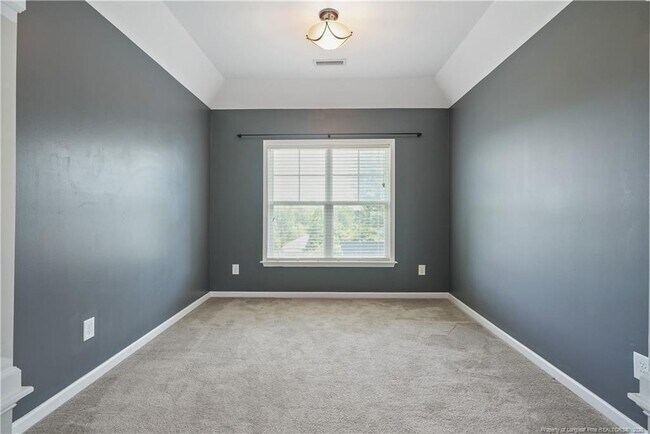 Building Photo - 415 Highgrove Dr