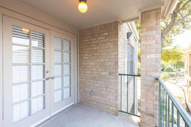 Building Photo - 14600 Fonmeadow Dr