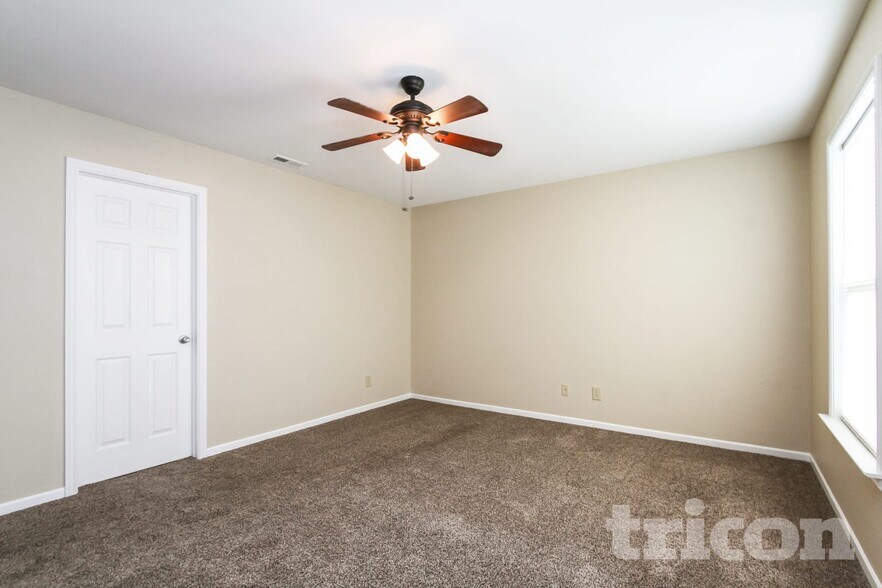 Building Photo - 15412 Gallow Ln