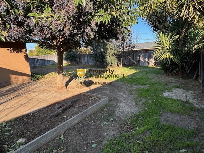 Building Photo - 2 Bedroom House Available Now for $1800!