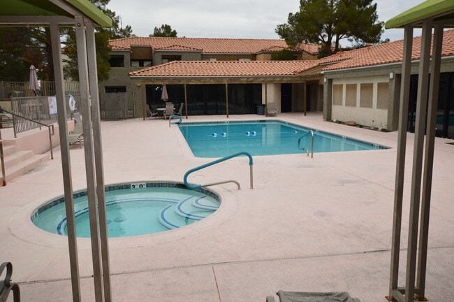 Building Photo - 3151 N Soaring Gulls Dr