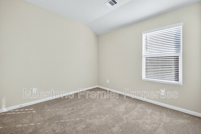 Building Photo - 2121 Gustavus Dr