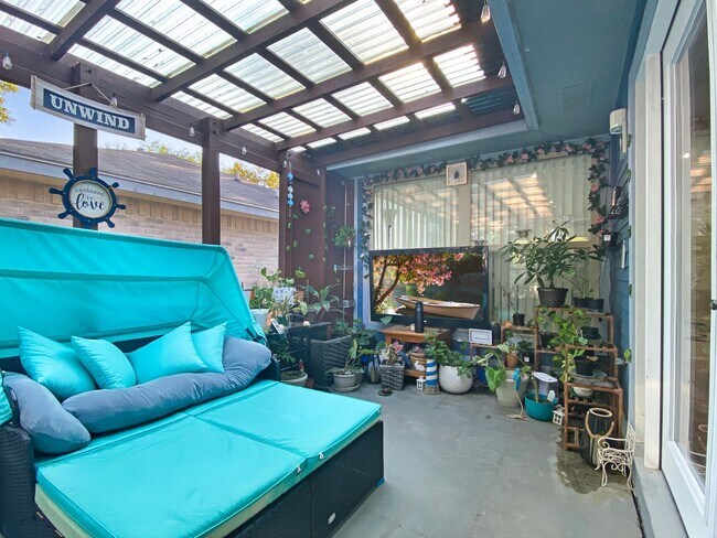 Building Photo - Beautifully Maintained 3 bedoom 2 bath Rental Home that Blends Comfort, Modern Convenience, and T...