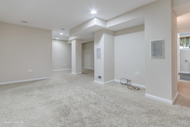 Building Photo - 420 7th Ave