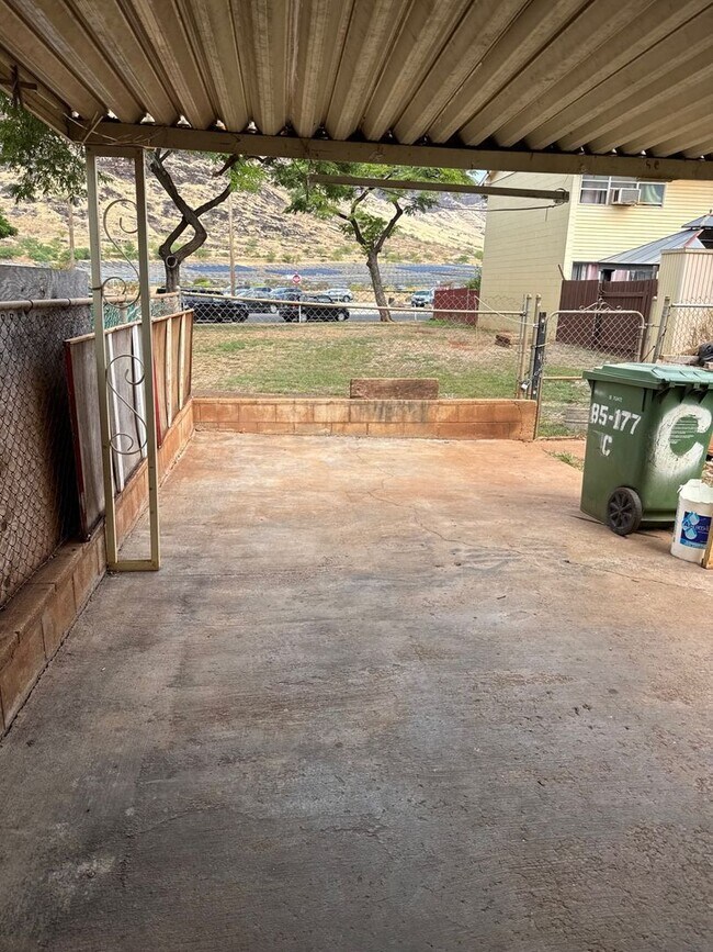 Building Photo - Townhouse 3 bedroom