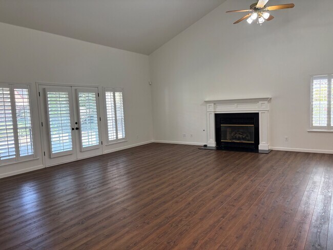 Building Photo - 697 Cromwell Ave