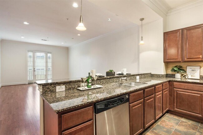 Building Photo - 7134 Mapleridge St