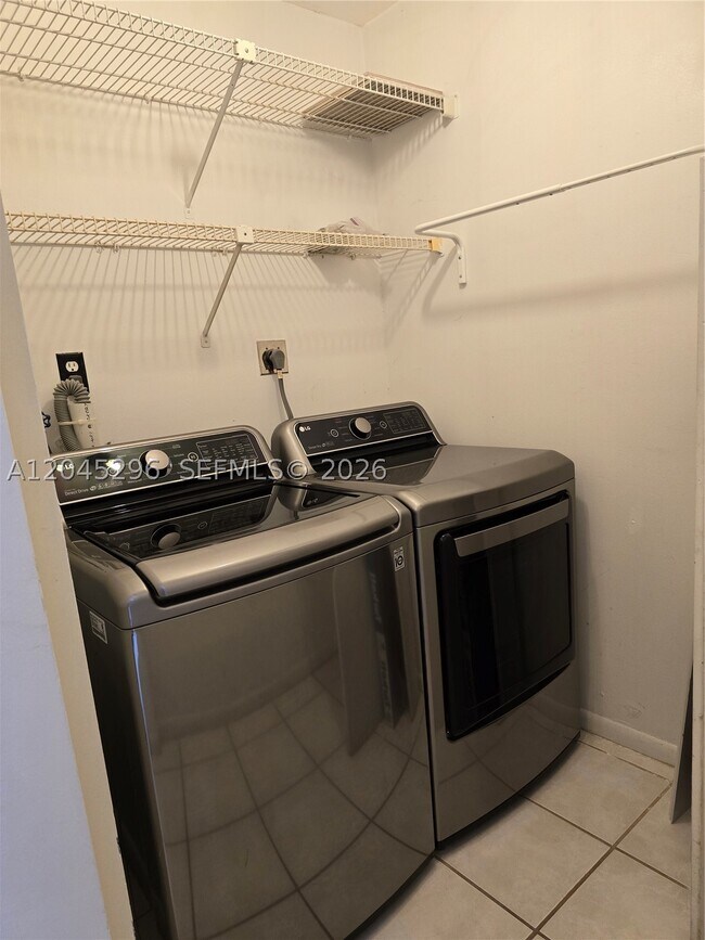 Building Photo - 2810 SW 87th Ave