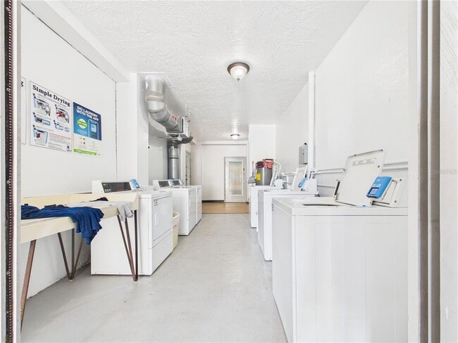 Building Photo - 2462 Brazilia Dr