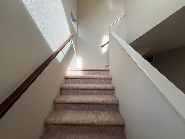 Building Photo - Newcastle Home