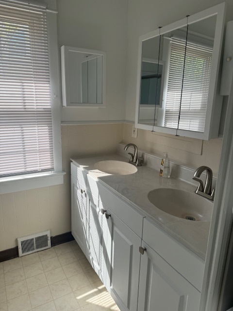 Double Vanity - 9 S Brandywine St