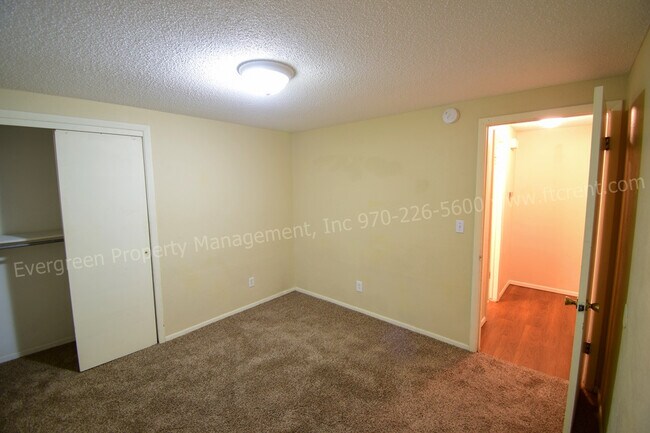 Building Photo - 3006 Sunset Dr