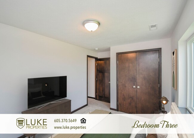Building Photo - 9657 W Tunis Dr
