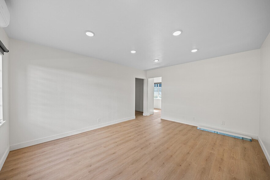 Building Photo - 426 S Los Robles Ave