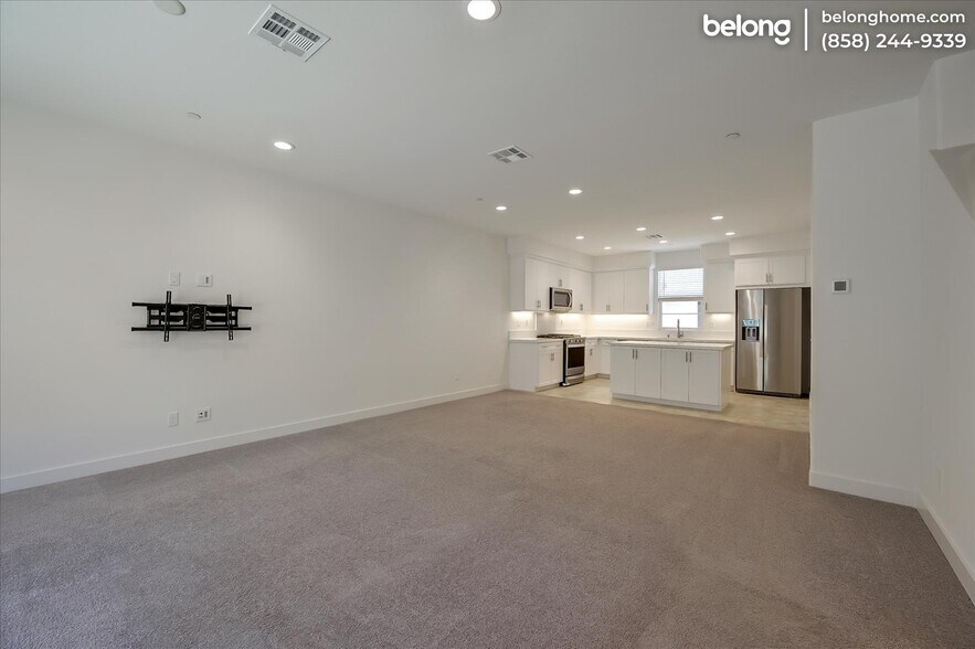 Building Photo - 4367 Pacifica Wy