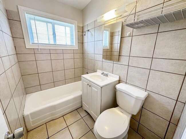 Building Photo - 1820 N Gila Dr