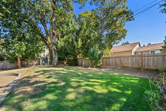 Building Photo - 1420 NW 130th Ave