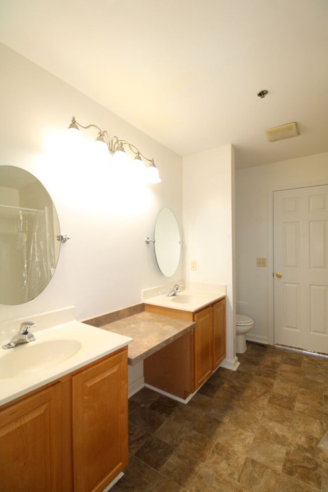 Building Photo - Spacious 3 Bedroom on 3rd St