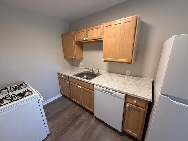 Building Photo - 213 N Ann St