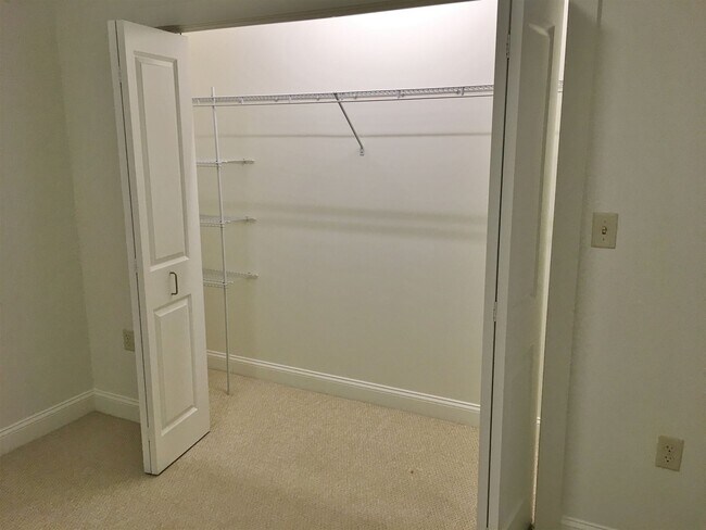 Building Photo - 875 Elm St