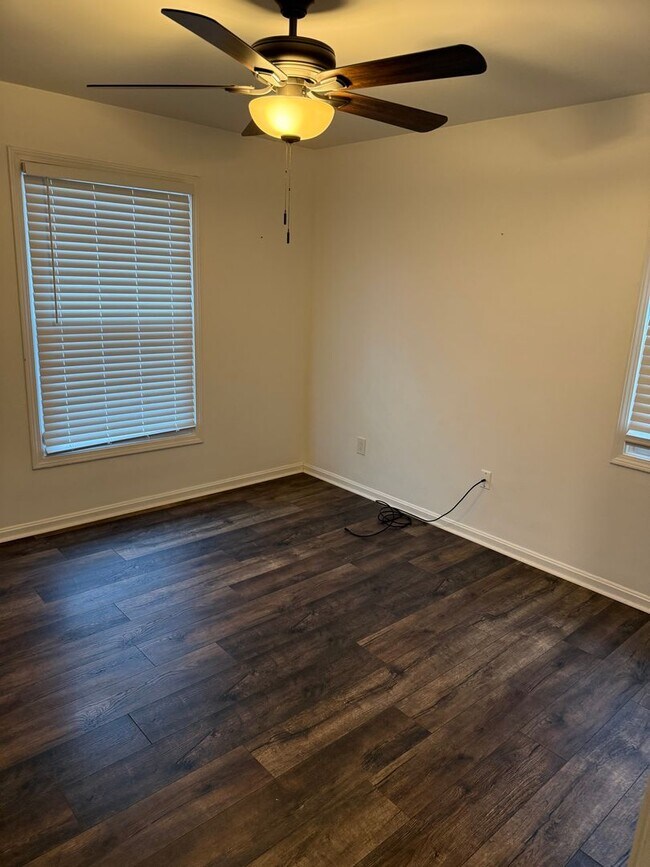 Building Photo - Updated Home near Waverly Park