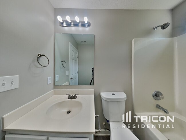 Building Photo - 1802 Bellwick Dr