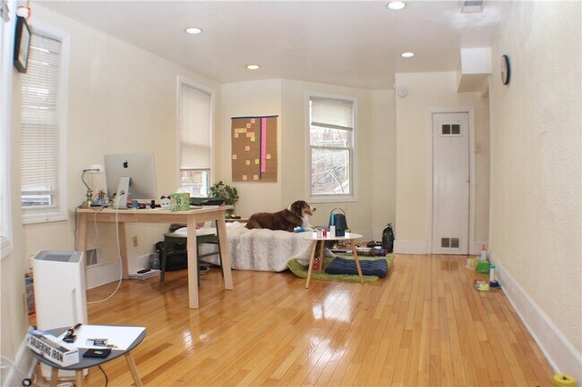 Building Photo - 708 S Negley Ave