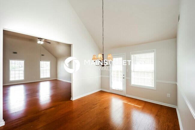 Building Photo - 4 Bedroom Pet-Friendly Home in ATLANTA, GA with Main Street Renewal