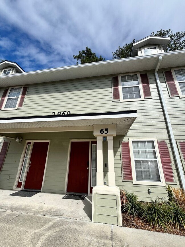 Building Photo - Fully Furnished 3-Bedroom/3-Bath Townhome
