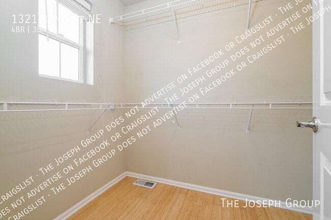 Building Photo - 1321 32nd St NE