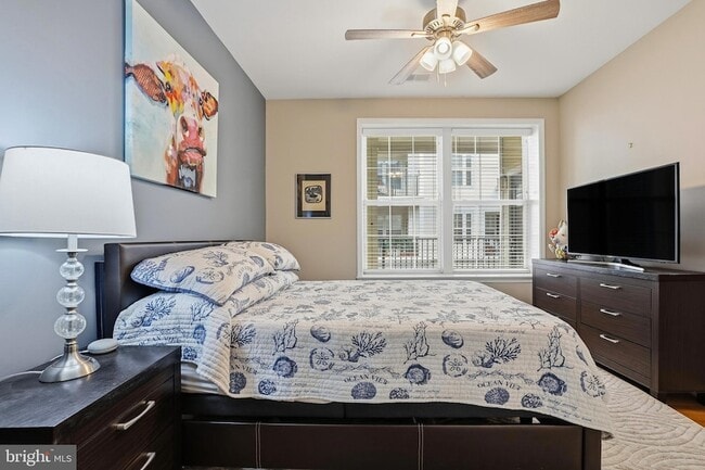 Building Photo - 27 Booth St