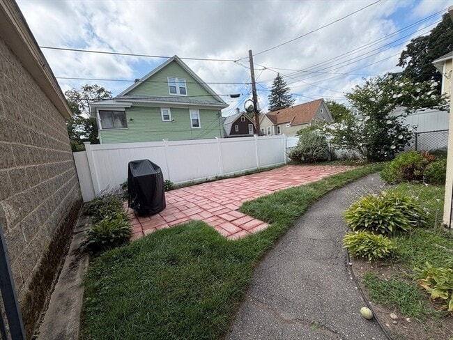 Building Photo - 446 Chandler St